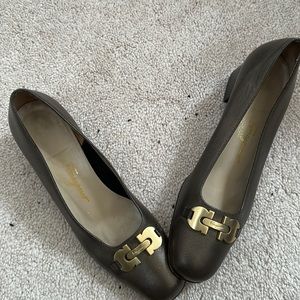 Salvatore Ferragamo beautiful Oyster colored Loafers!